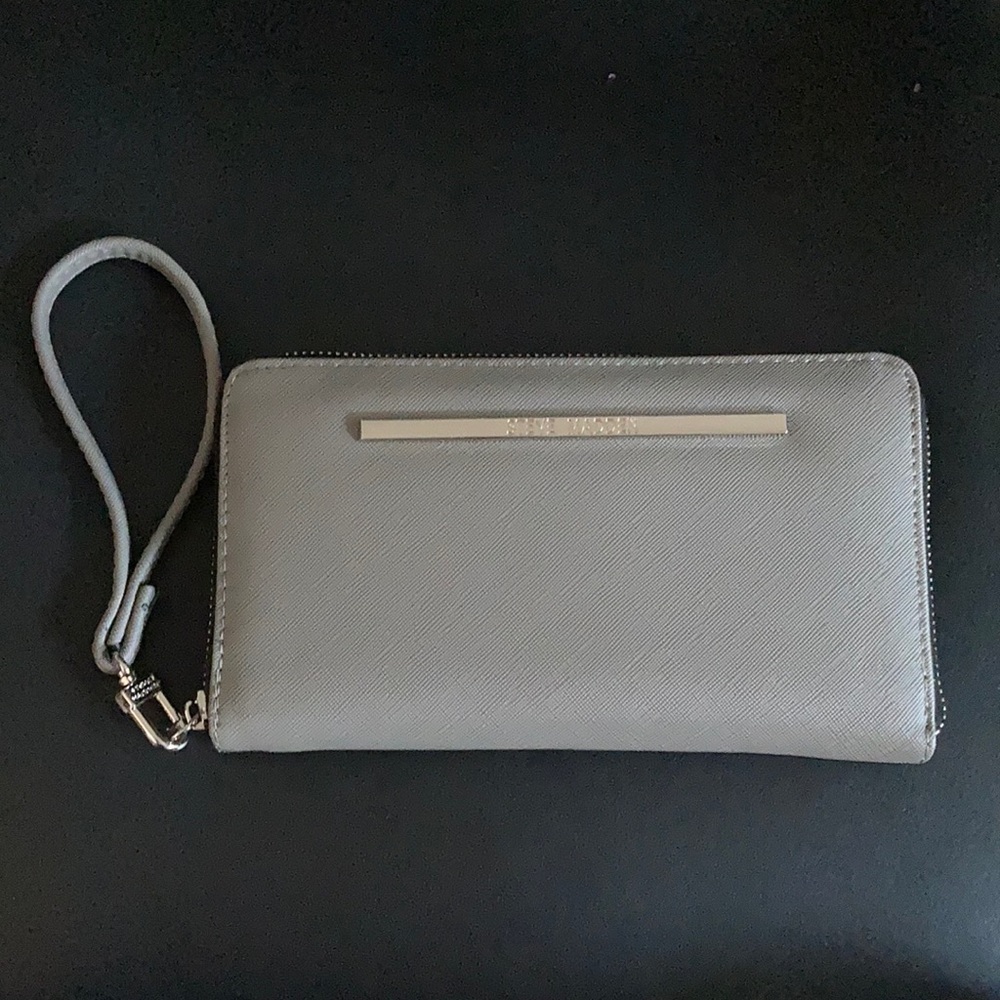 Wallet/wristlet